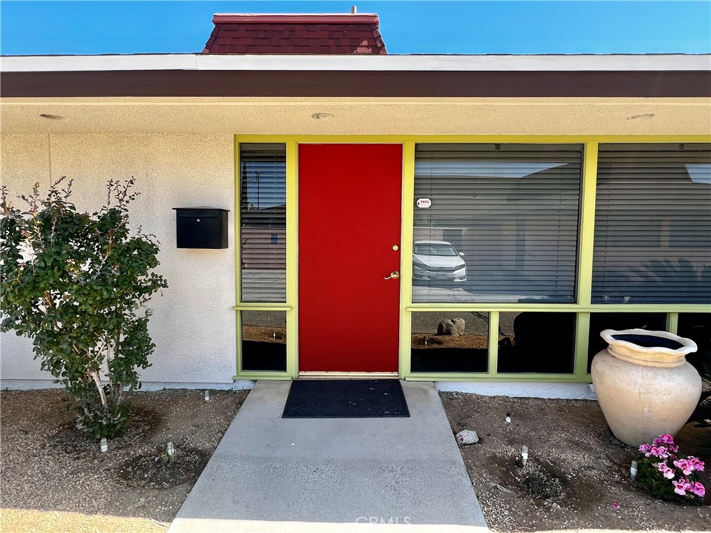 7328 Valley Vista