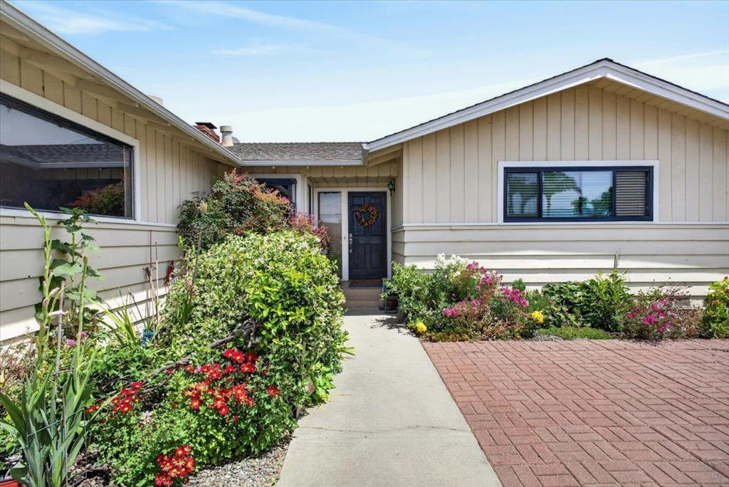 251 La Mesa Drive