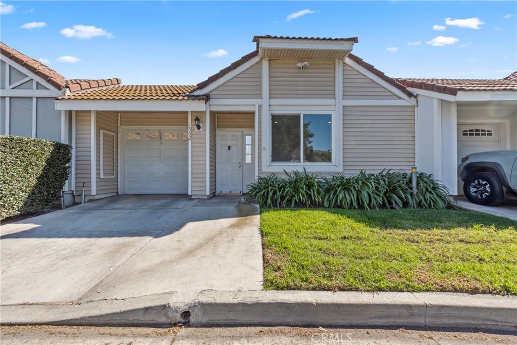 1552 Club Drive