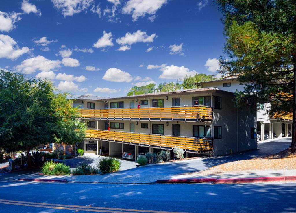 109 Professional Center Parkway