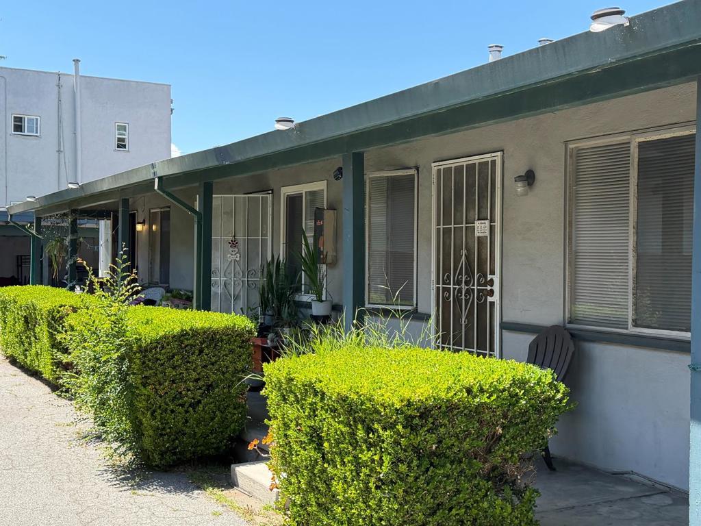 1073 N 5th Street
