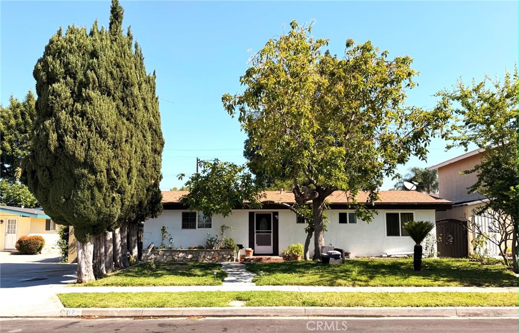 1407 W Colonial