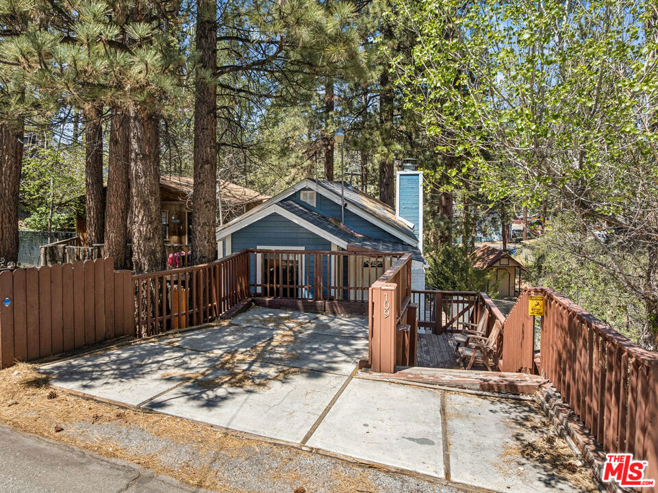 109 W Aeroplane Boulevard