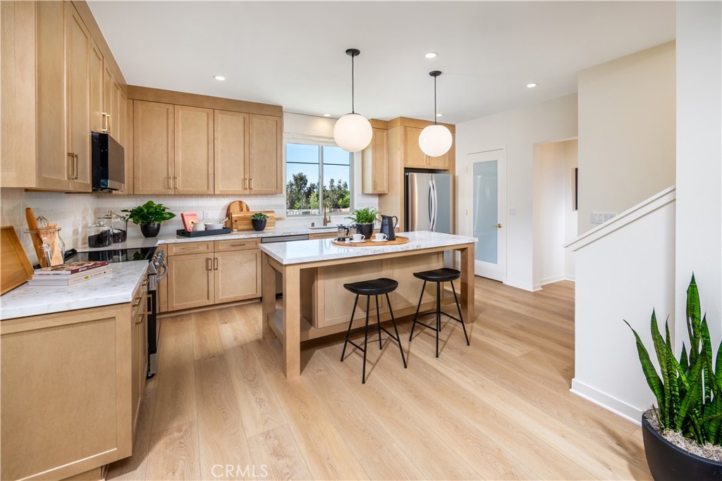 911 Estrella Road