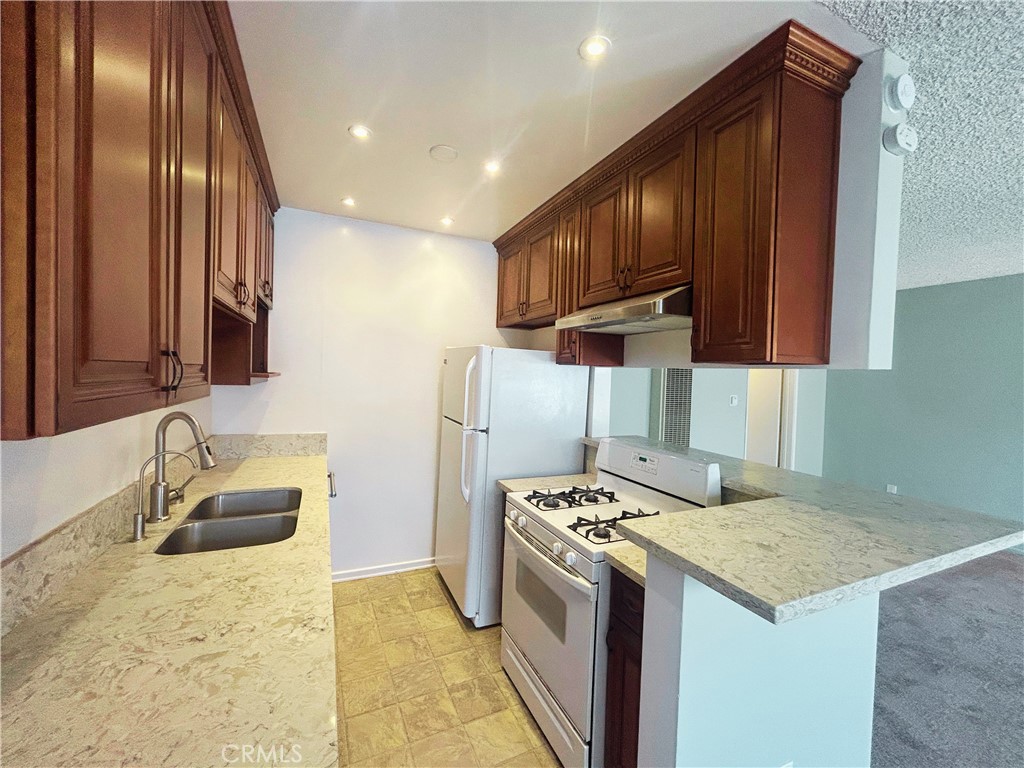 1522 S Centinela Ave 204