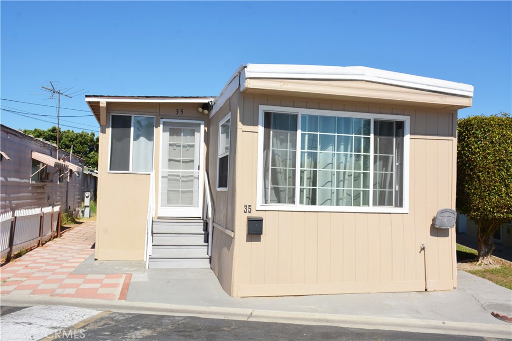 2767 W. 1st St. 35
