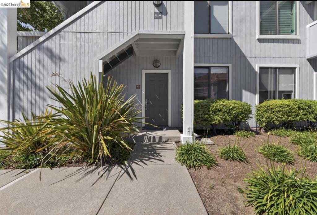 91 Schooner Ct