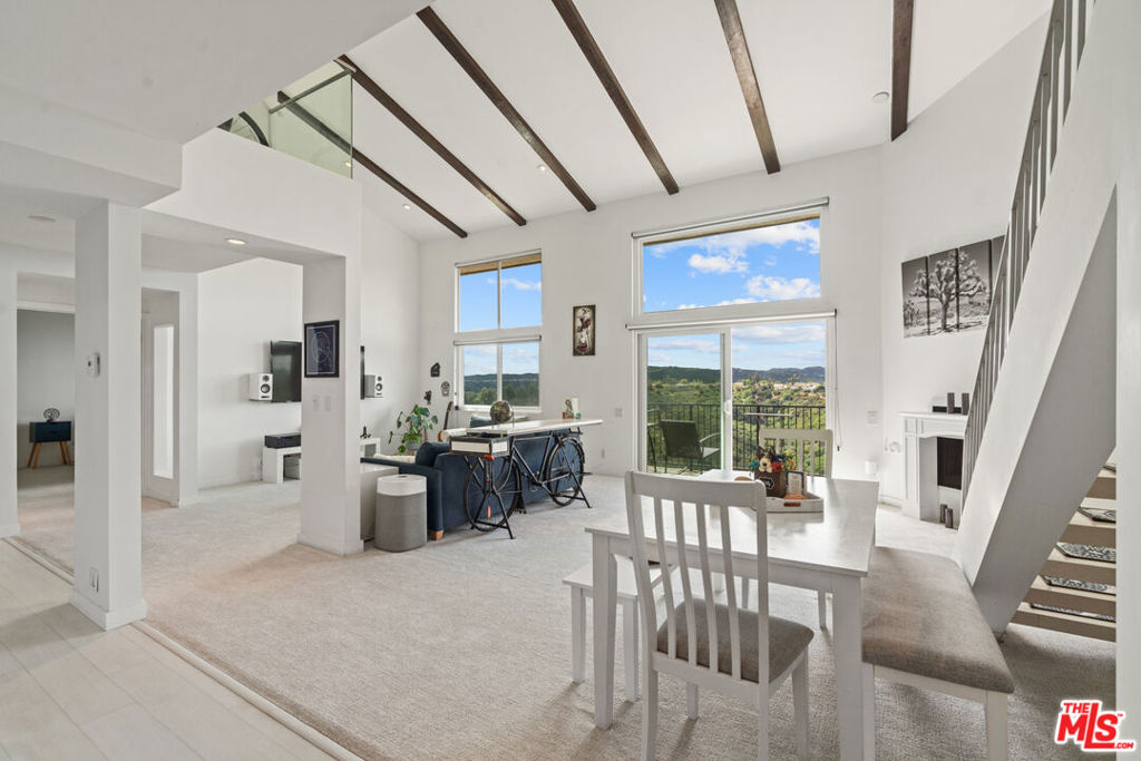 2385 Roscomare Road F10