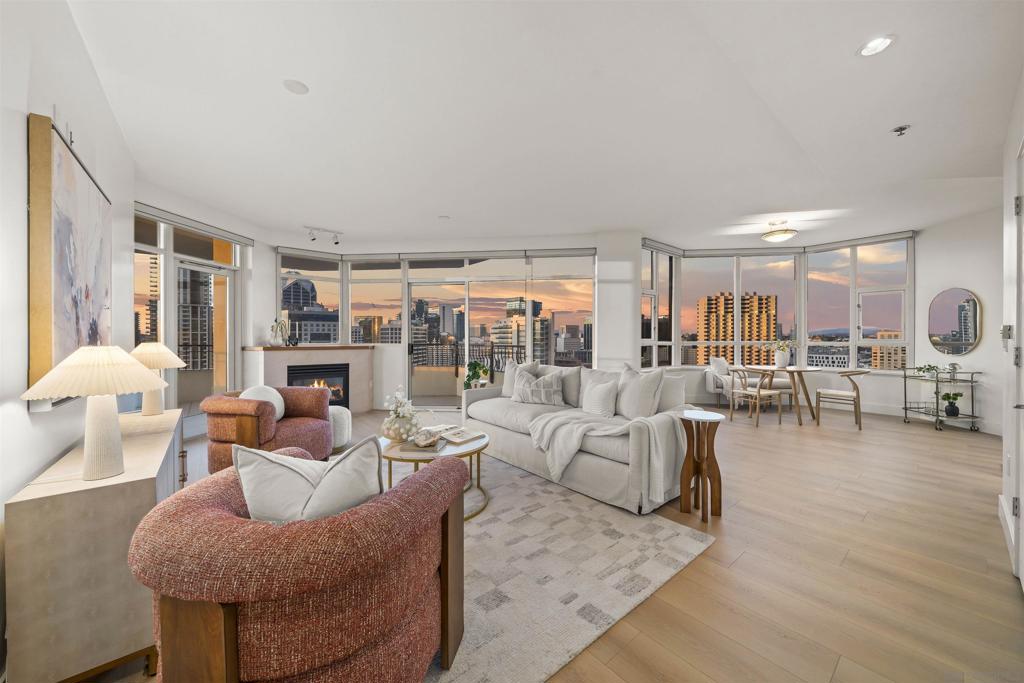 700 W Harbor 2501