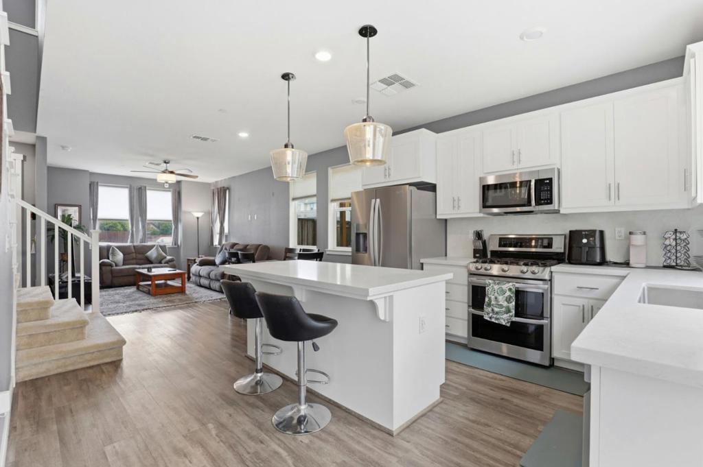 894 Brennan Way