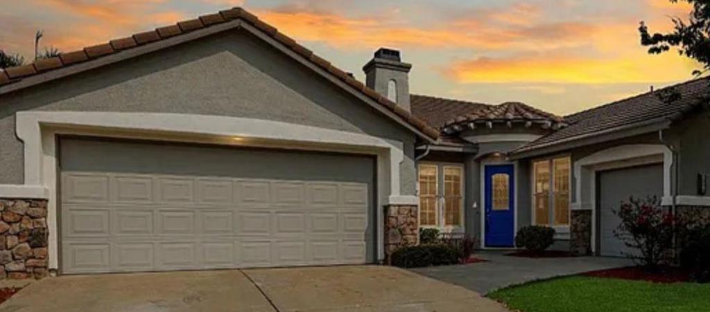 1275 Hillwood Loop