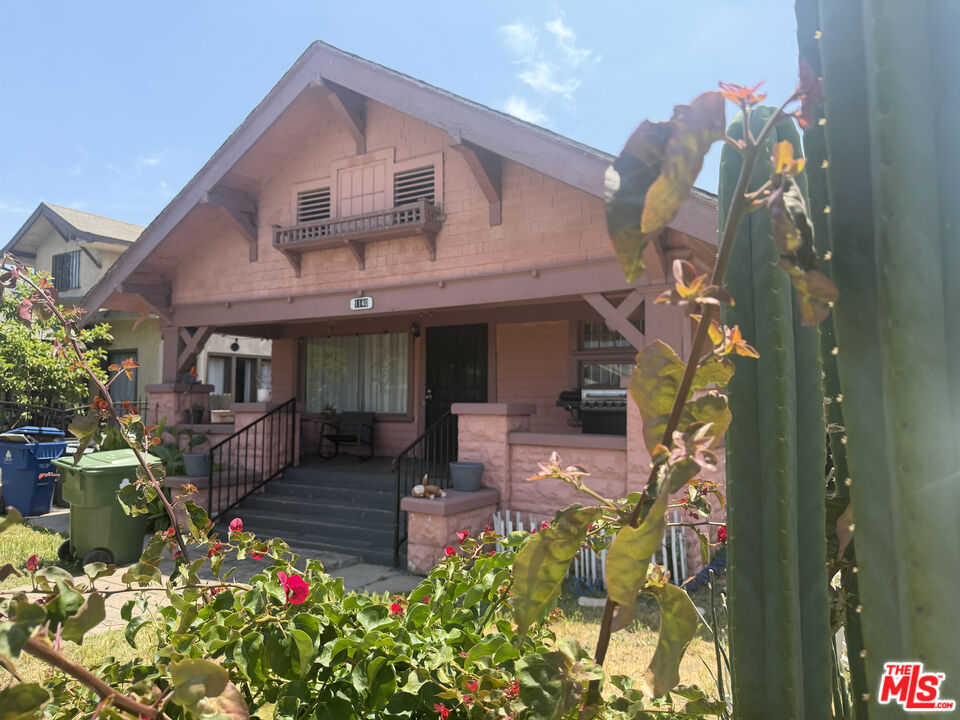 1140 W 51st Place
