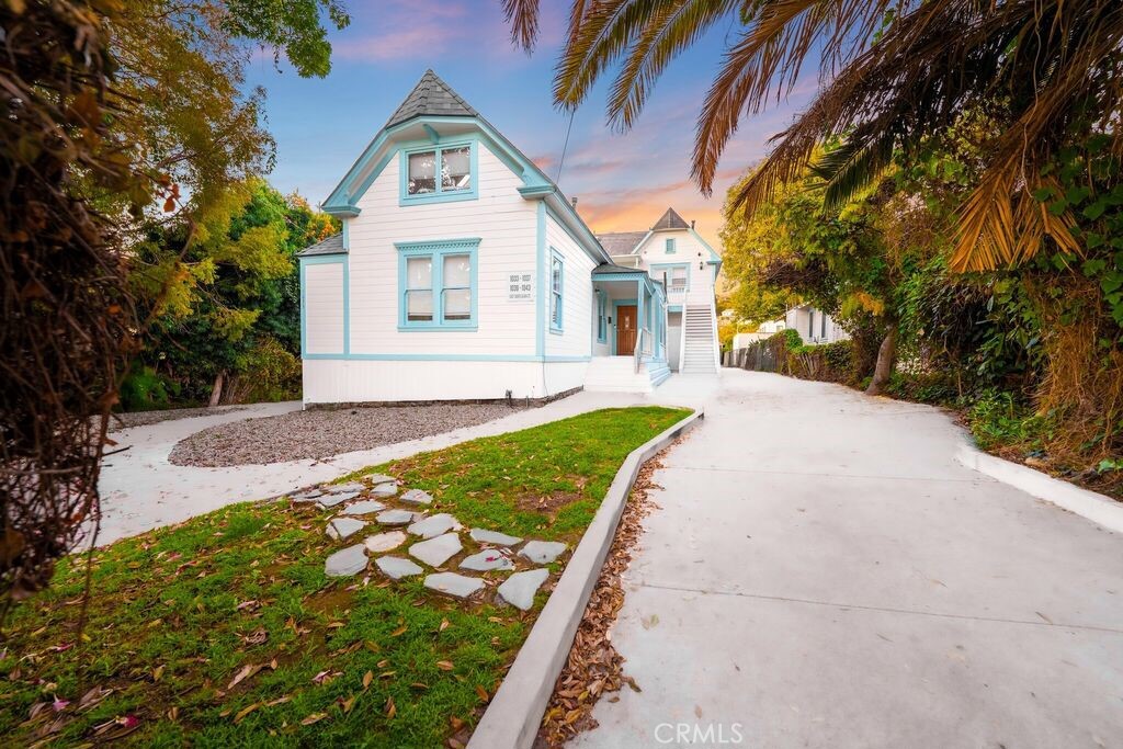 1033 E Santa Clara Street