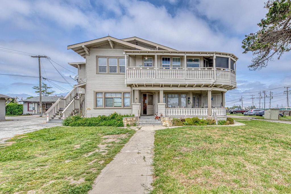 1200 W Market Circle
