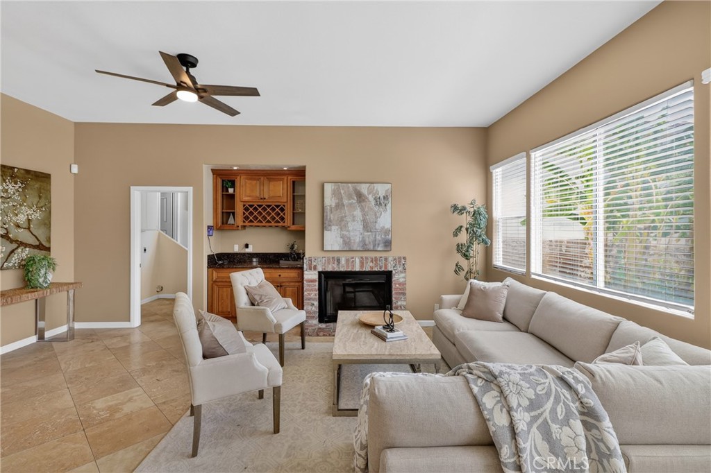 1250 Loma Vista