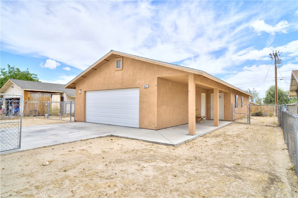 6627 Smoketree