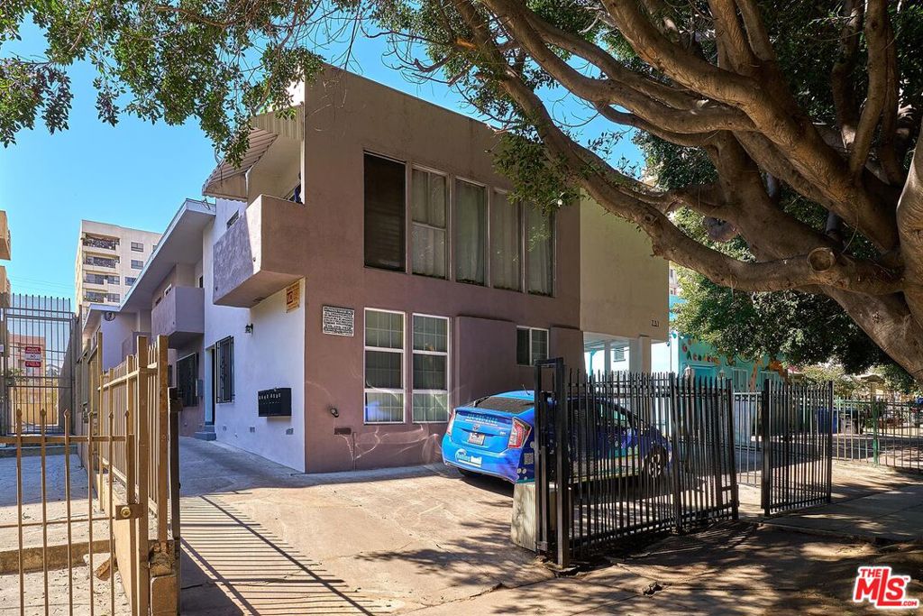 731 Irolo Street