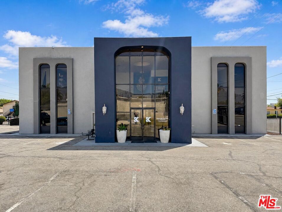 909 N D Street