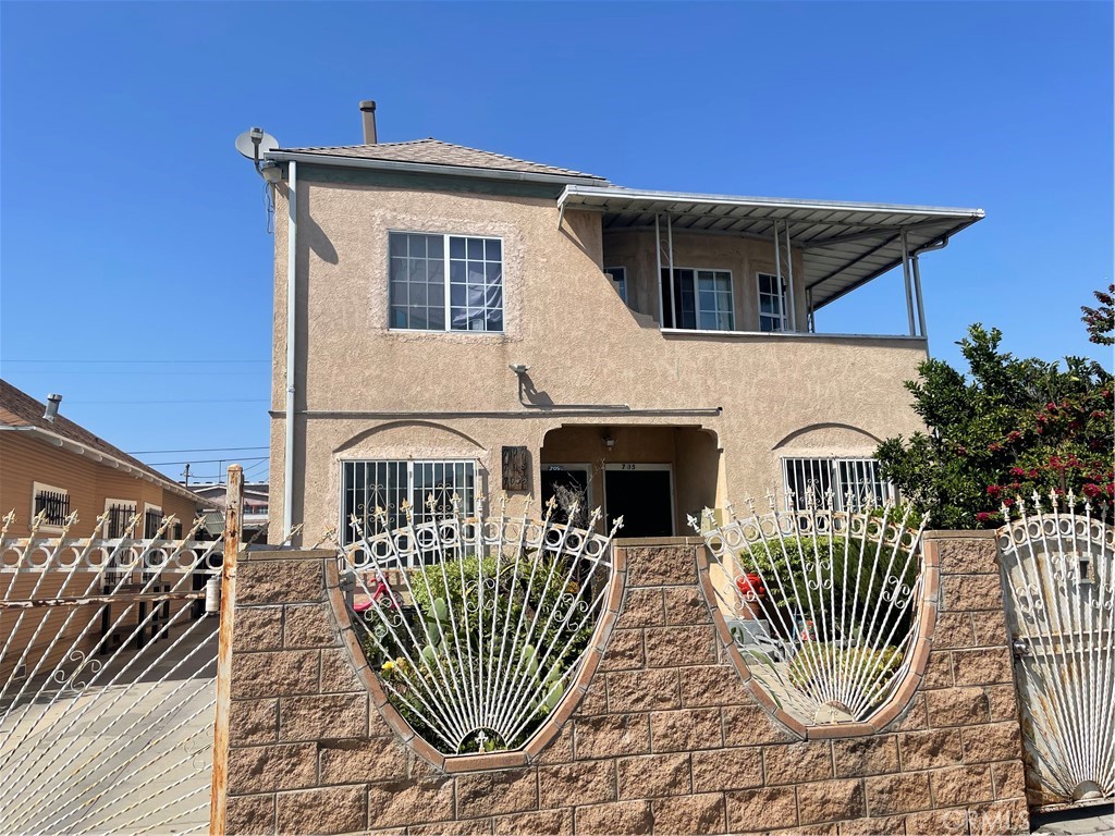 705 W 41ST Drive