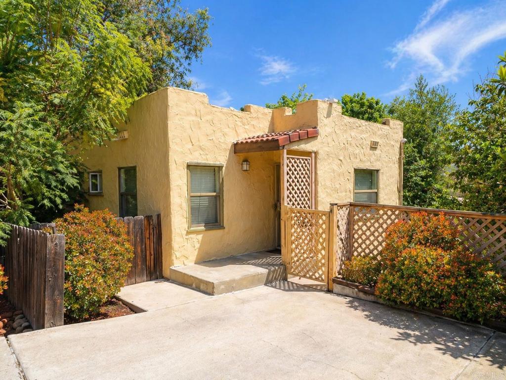 3211 Menlo