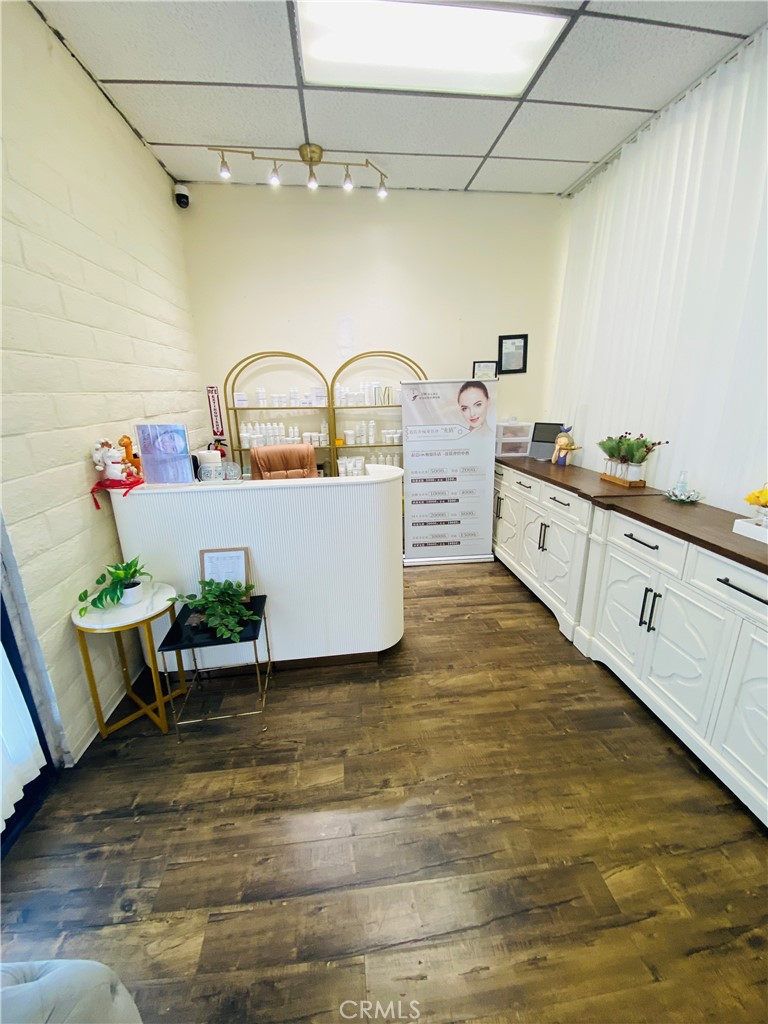 2497 FOOTHILL BLVD