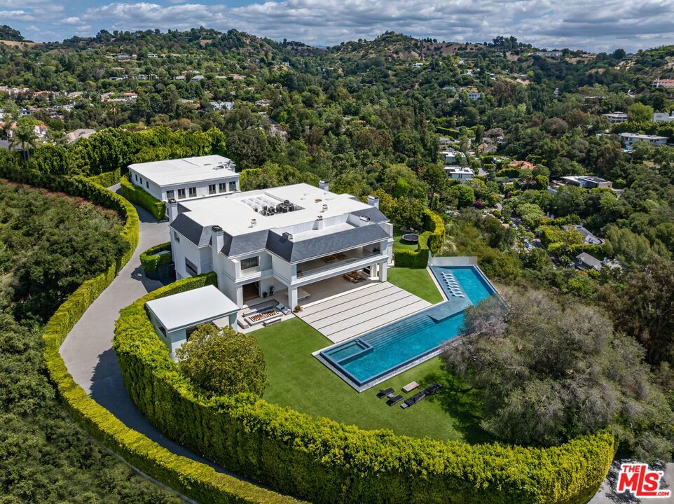 2571 Wallingford Drive
