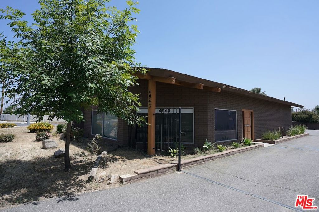 4943 La Sierra Avenue