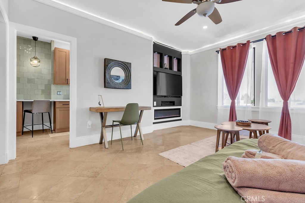 315 W 3rd 512