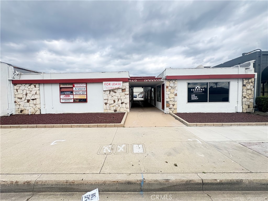 426 N Barranca