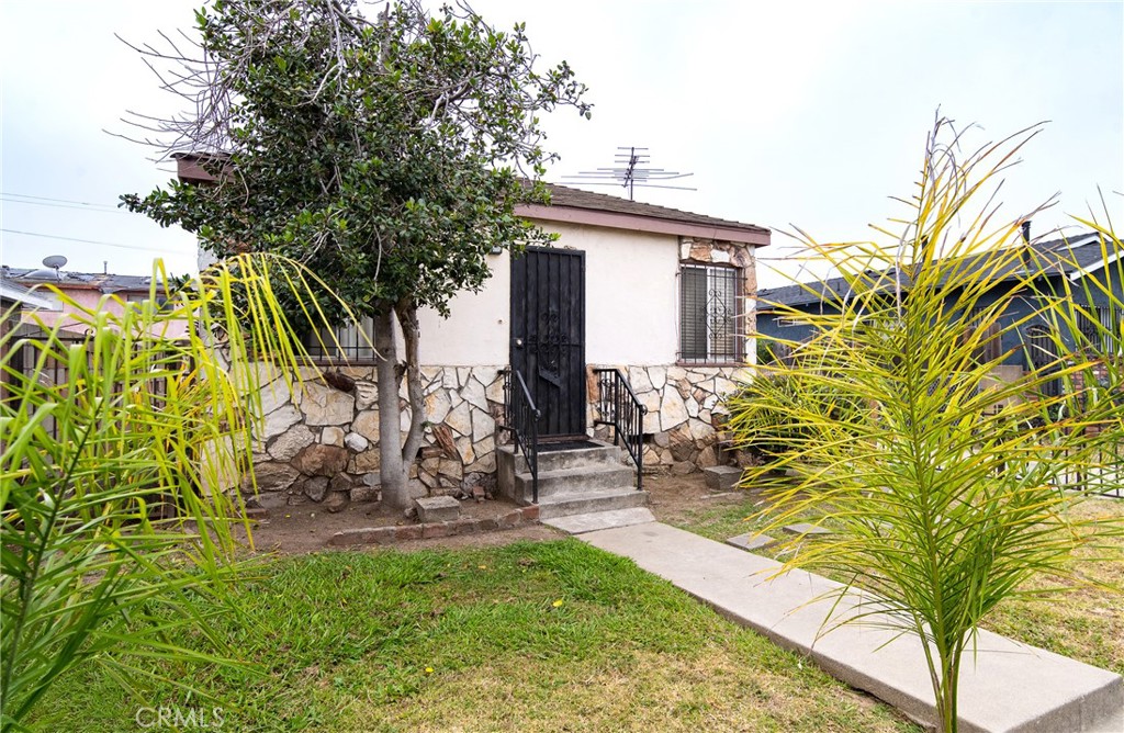 244 E 118th