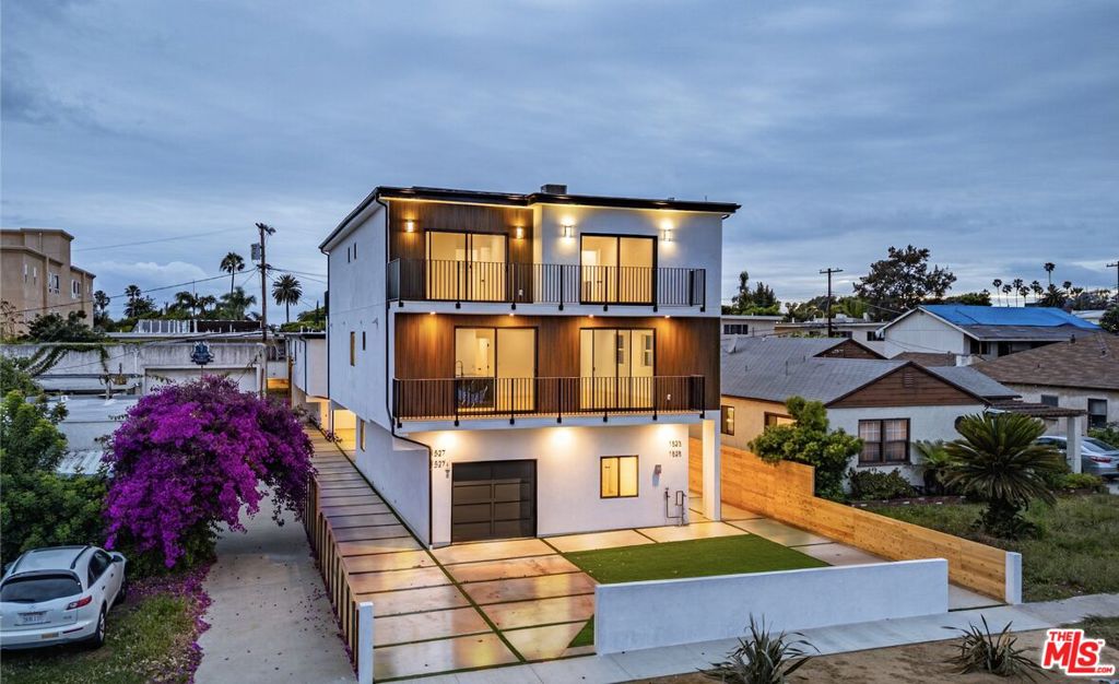 1525 S Carmelina Avenue 1527 1/2