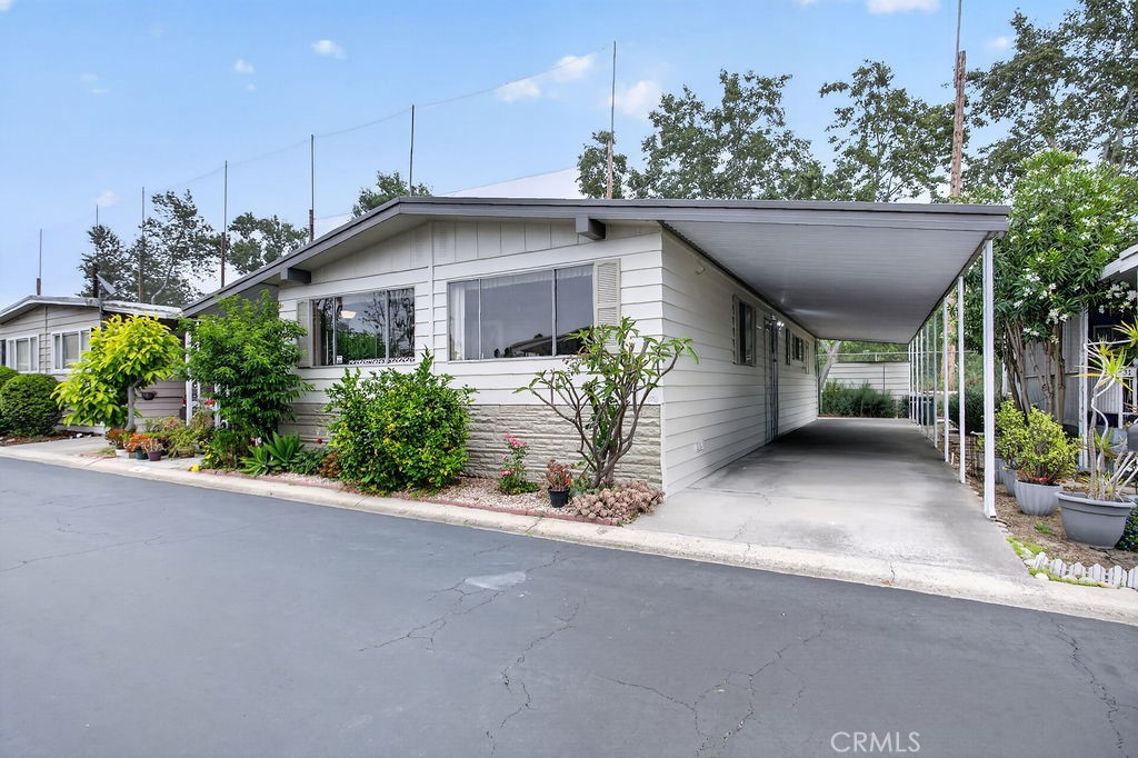 24921 Muirlands Boulevard 32