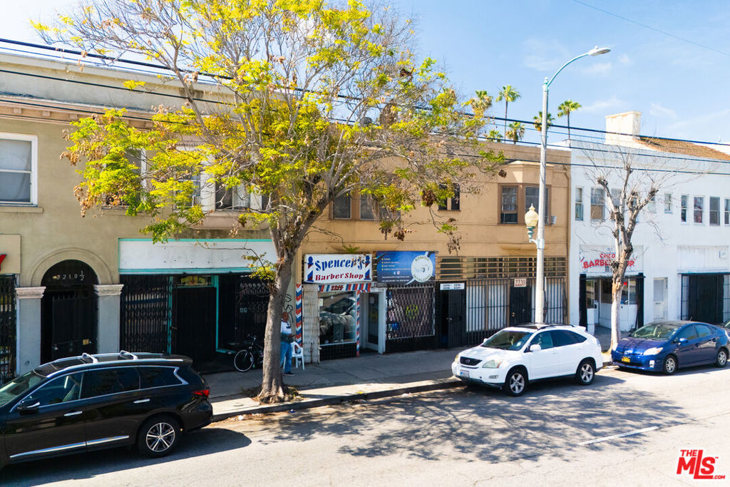 2216 W Jefferson Boulevard