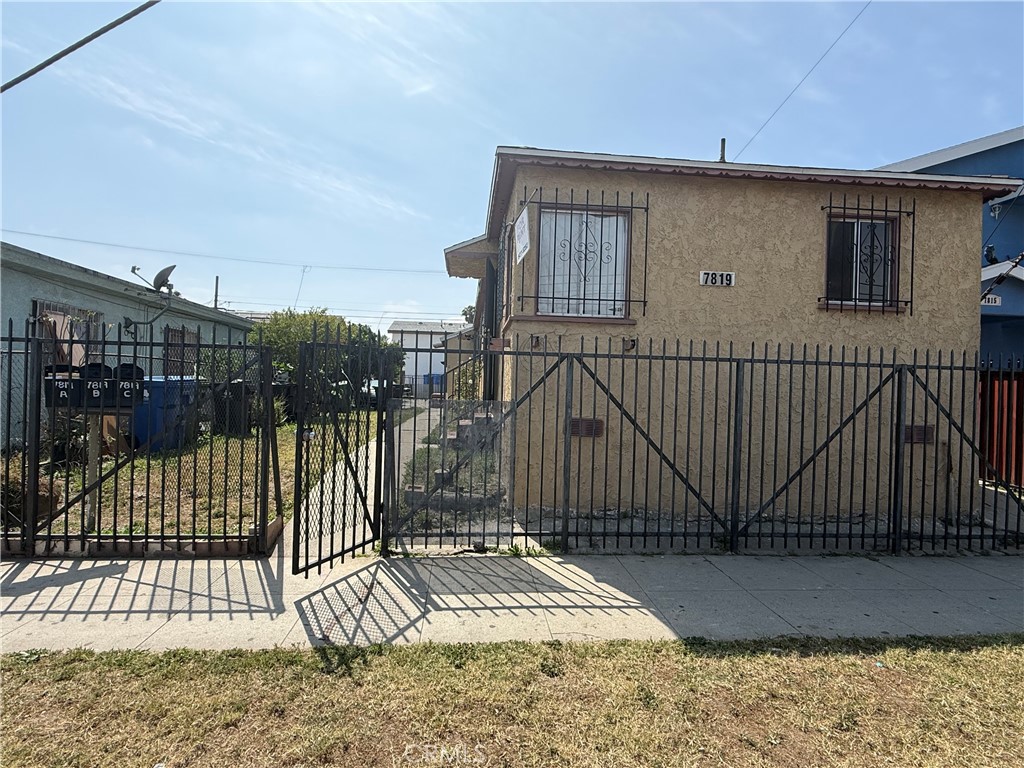 7819 S Hoover