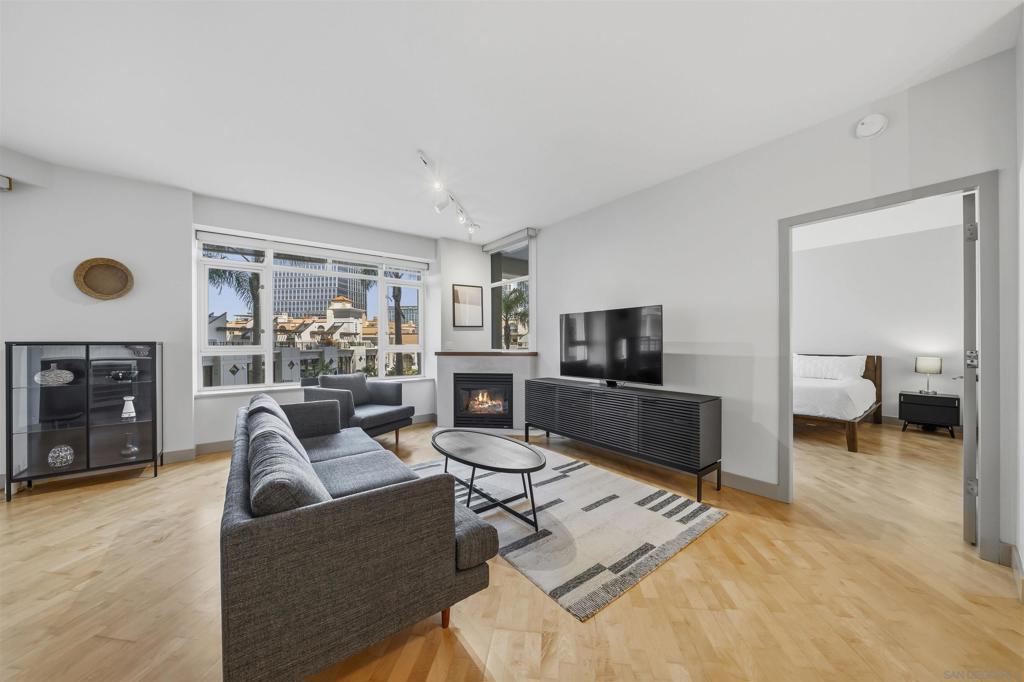 700 W Harbor 407