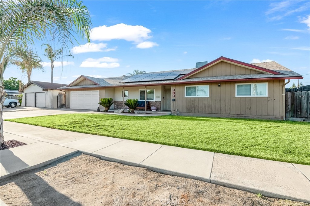 916 E Royal Ann