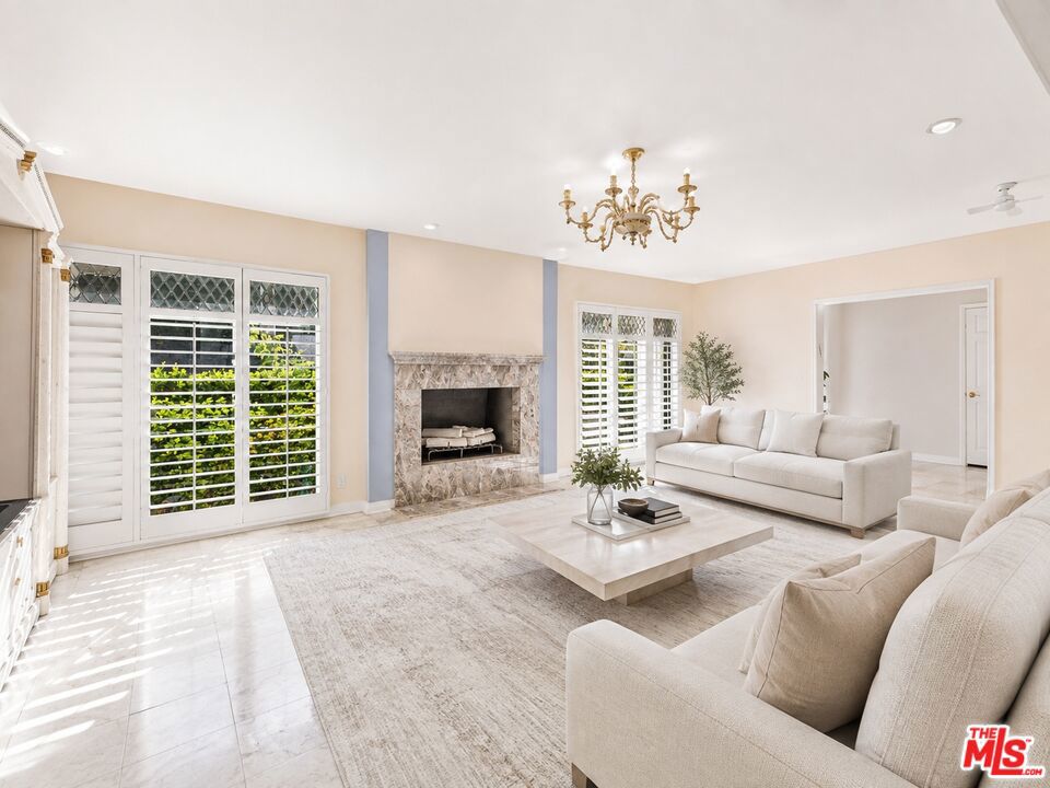 1118 Roscomare Road
