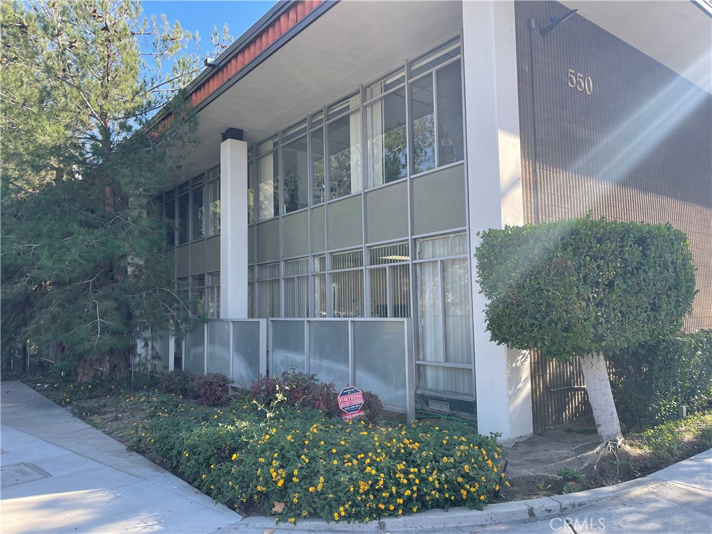 550 W Duarte Road 3