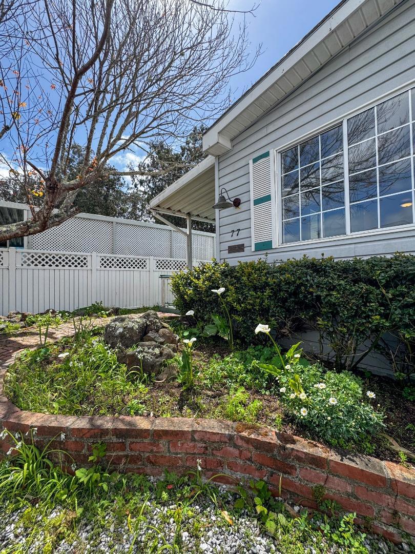 77 Creekside Drive 77