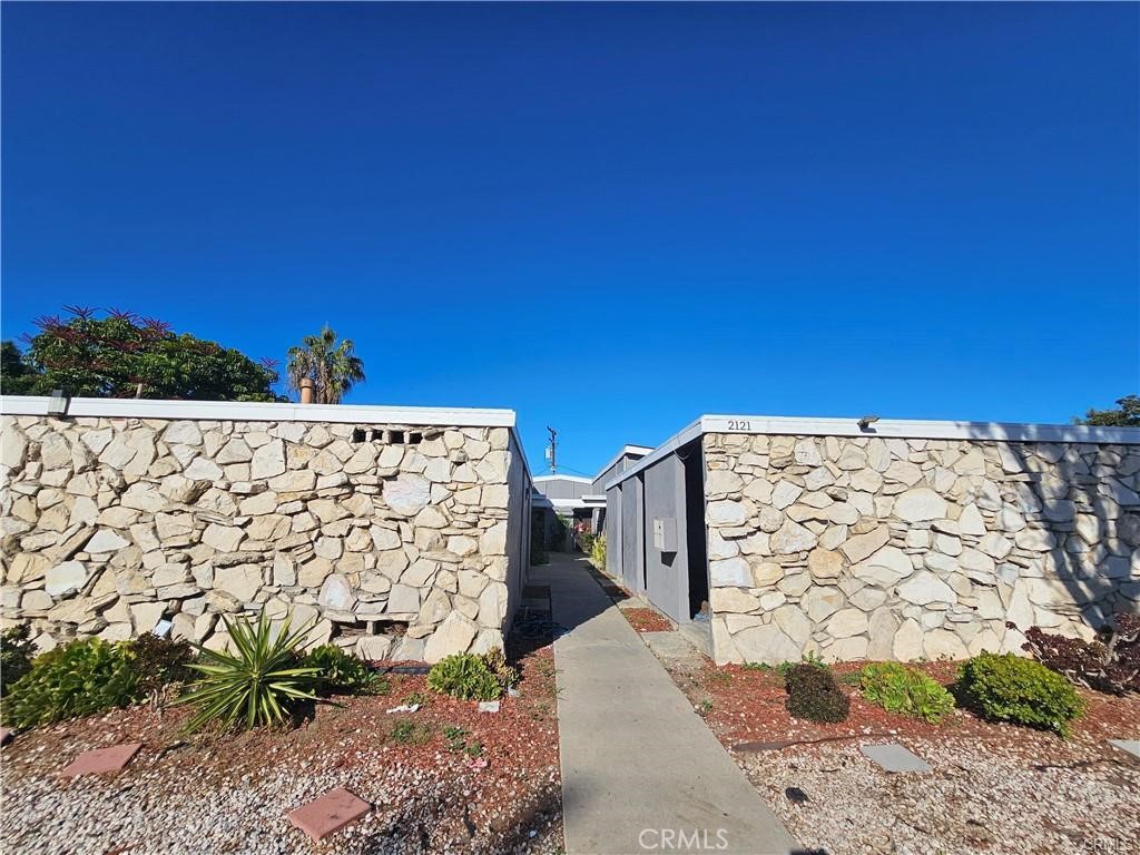 2121 W Catalina