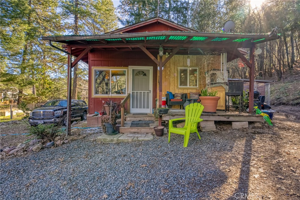8427 Saddle Road