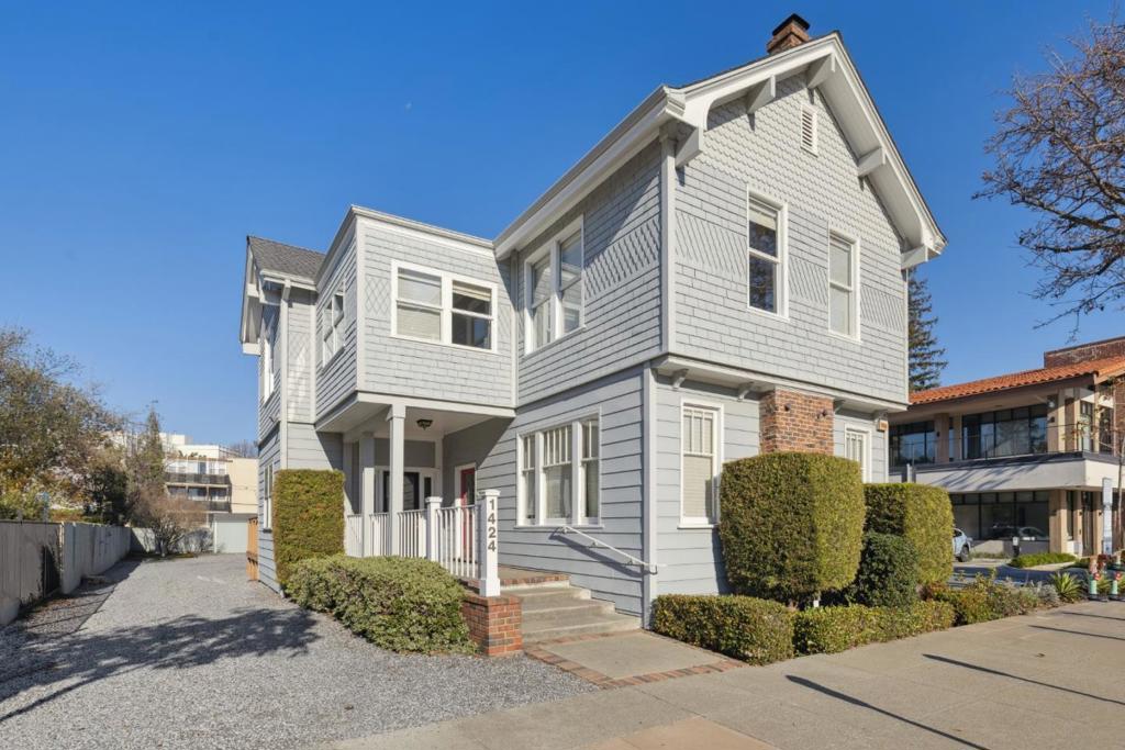 1424 Chapin Avenue