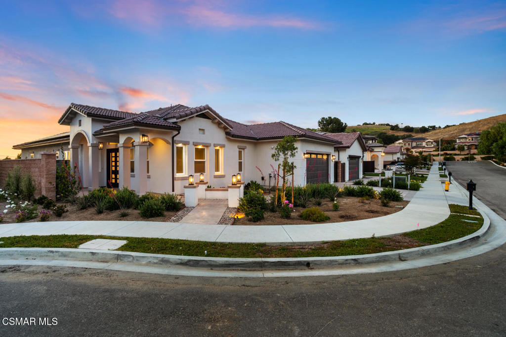 327 Toyon Court Court