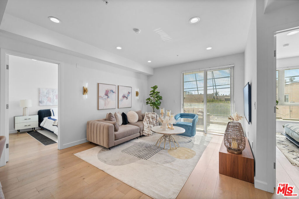 105 S Mariposa Avenue 204