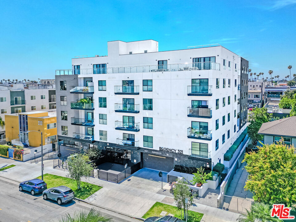 321 S Oxford Avenue 405