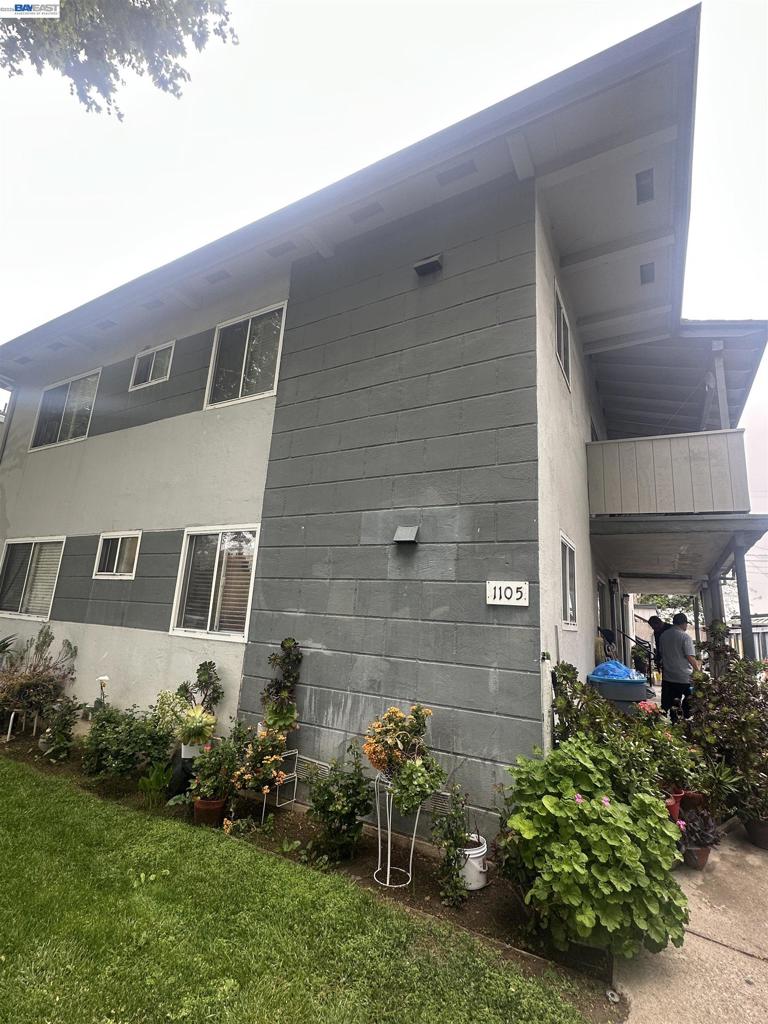 1105 Appian Ln