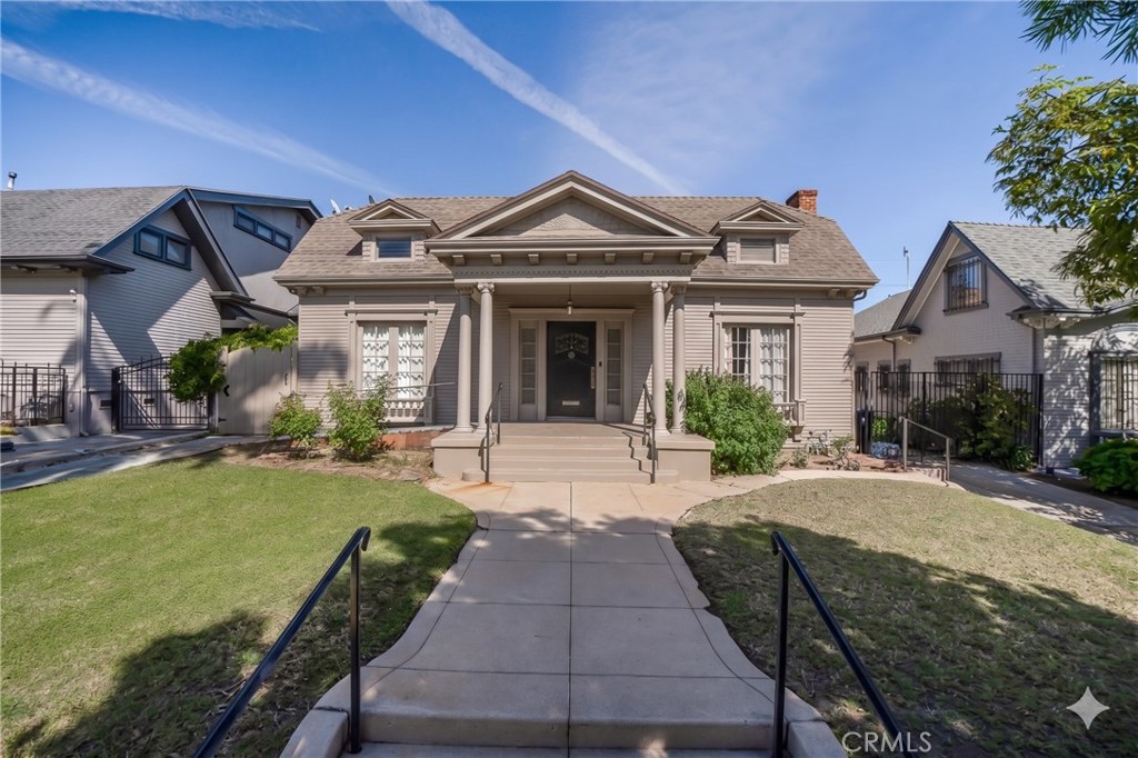 122 N Ridgewood Place