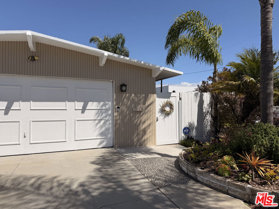 200 Larsson Street