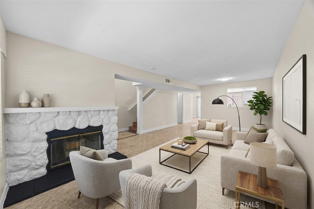 174 W Walnut B