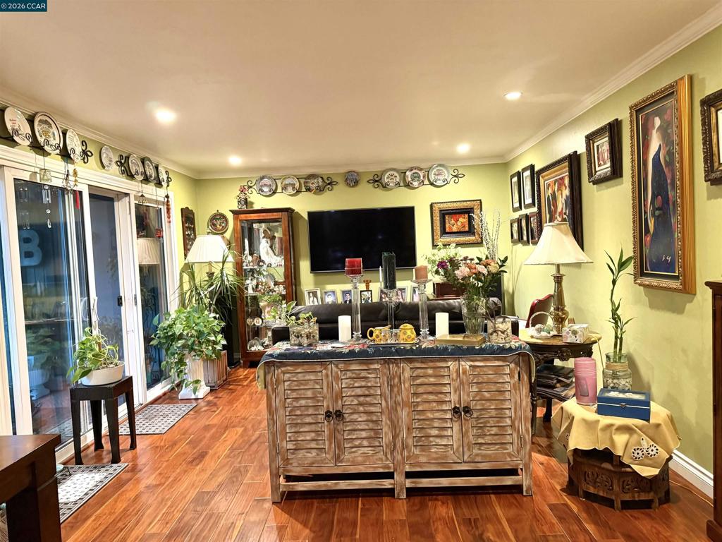 1036 Oak Grove Rd 105